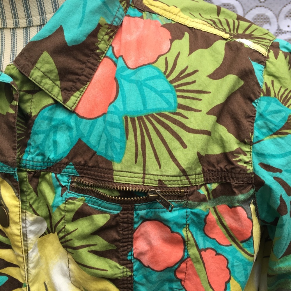 EUC Chico’s multicolor tropical pattern jacket - Picture 5 of 8